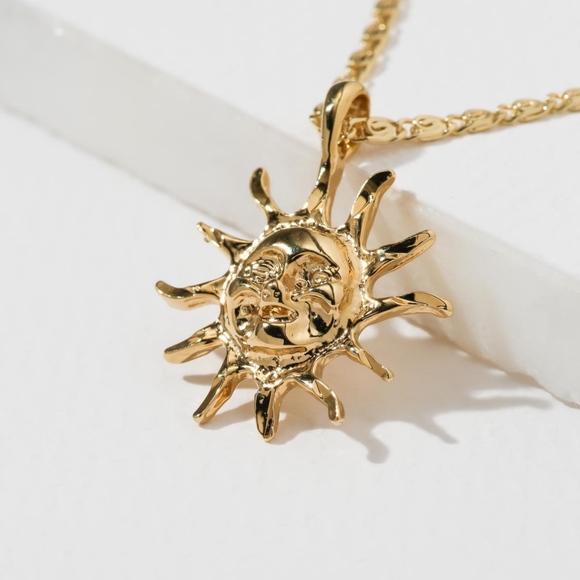 New Vanessa Mooney THE KALANI NECKLACE Gold Sun - Picture 1 of 3